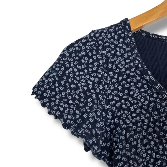 Brandy Melville Zelly Top Buttons Floral Navy Made In Italy Cropped Cottage - Picture 9 of 12